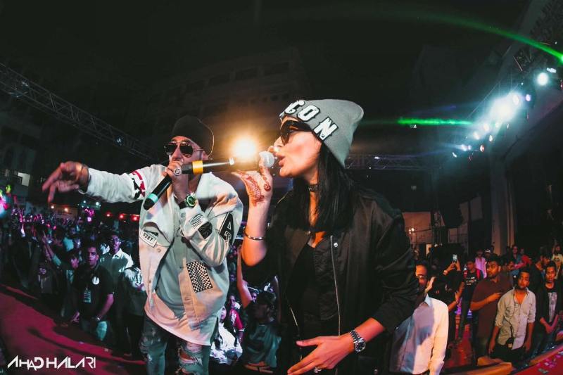 Manj Musik and Nindy Kaur while performing live at an event in Kolkata