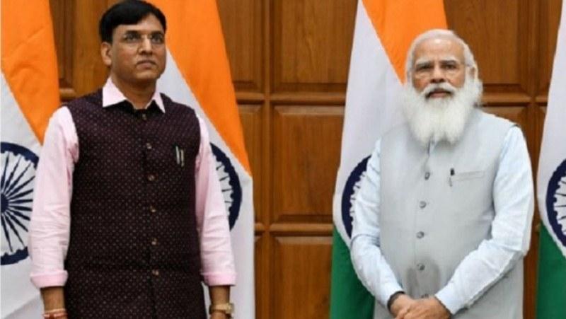 Mansukh Mandaviya with Narendra Modi