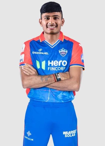 Manvanth Kumar in Delhi Capitals jersey