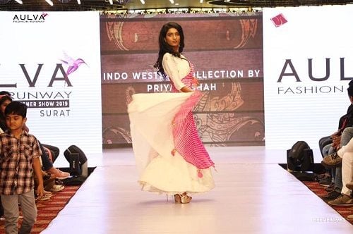 Manya Singh walking the ramp