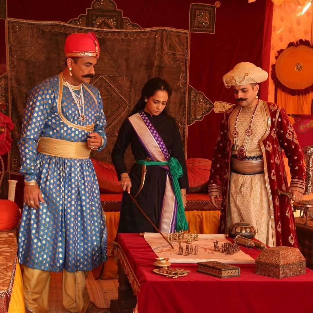 Manyuu Doshi (right) played the role of Nana Saheb Peshwa in the film The Warrior Queen of Jhansi