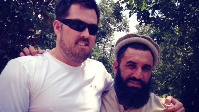 Marcus Luttrell posing for a photo with Gulab