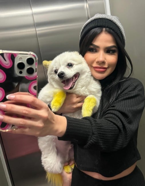 Mariana Ávila posing with her pet dog