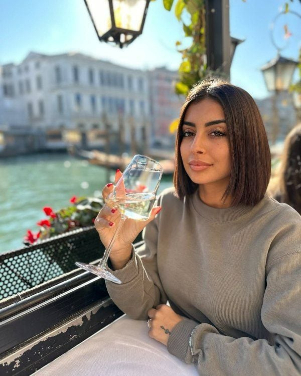 Marieta Díaz while having wine