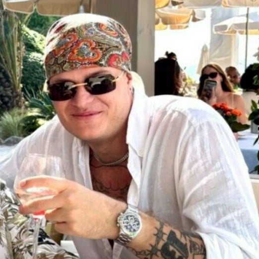 Marius Borg Høiby while enjoying an alcoholic beverage