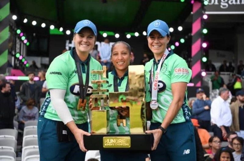 Marizanne Kapp (right) holding the The Hundred tournament trophy