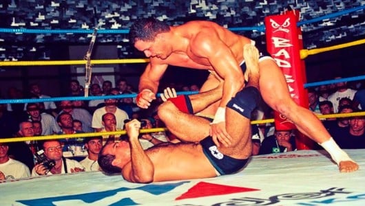 Mark Kerr fighting against Fabio Gurgel