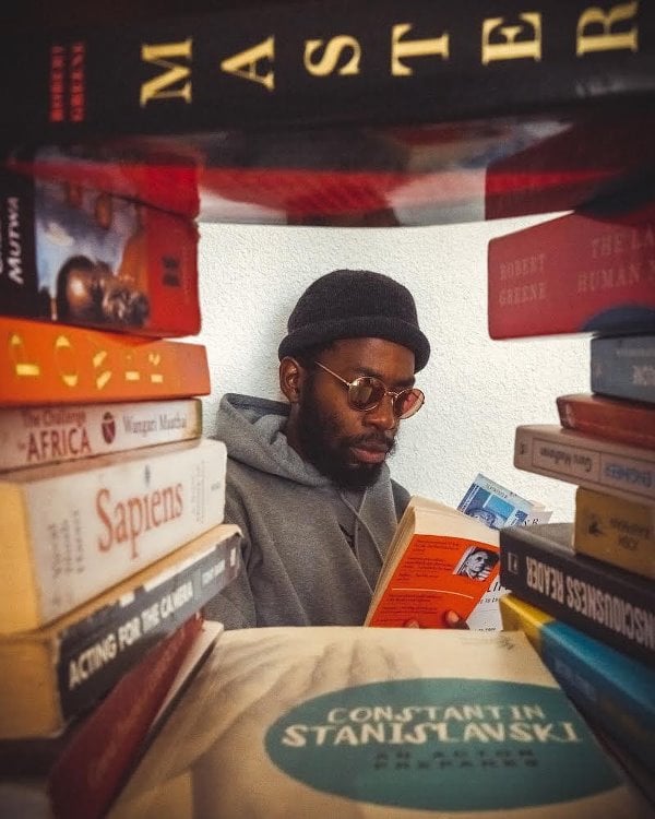 Martial Batchamen Tchana reading a book