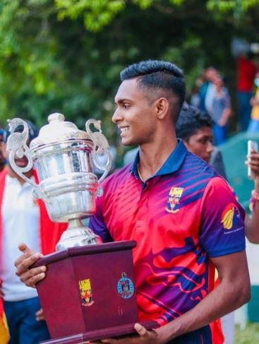 Matheesha Pathirana posing with the trophy that his school