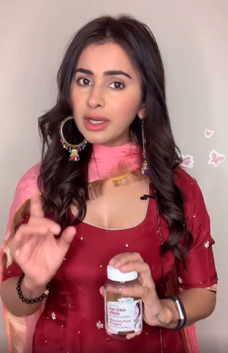 Meetii promoting brand