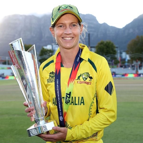 Meg Lanning holding the trophy of 2023 T20 World Cup