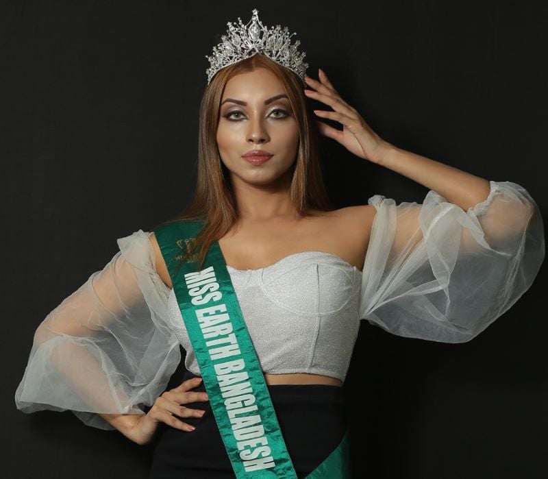 Meghna Alam wearing the Miss Earth Bangladesh crown (2020)