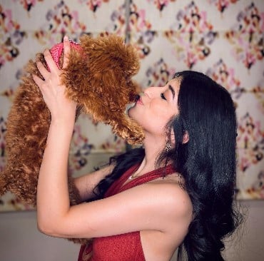 Mehak Manwani with her pet dog