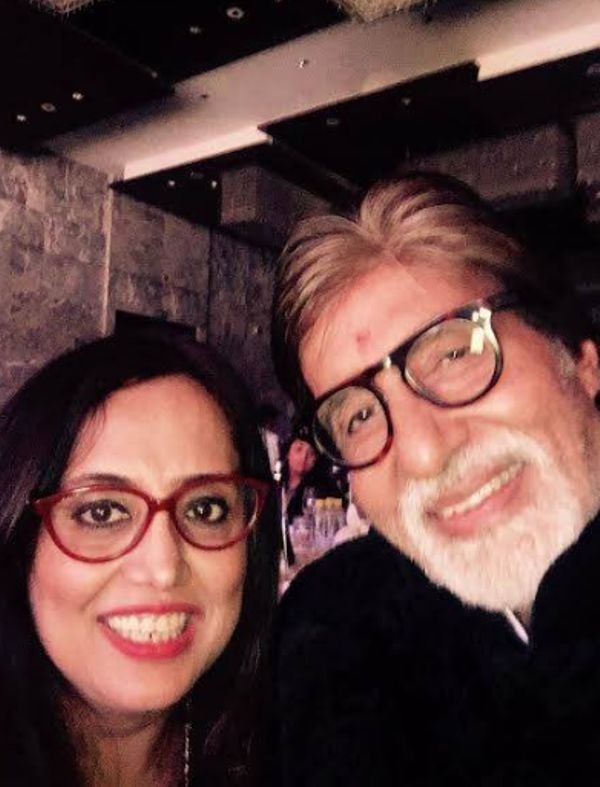 Mehr Tarar Taking a Selfie with Amitabh Bachchan