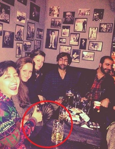 Melek Mosso with her friends