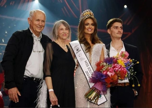 Mia le Roux with her parents and boyfriend after winning the title of Miss South Africa 2024