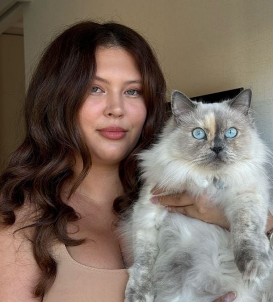 Michelle Carvalho with her pet cat Mike