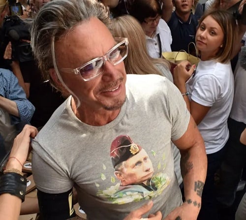 Mickey Rourke wearing a T-Shirt supporting Russian President Vladimir Putin