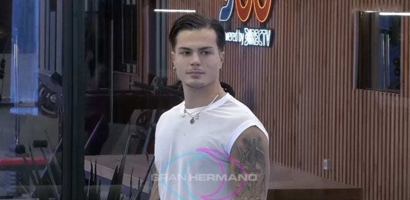 Miguel Martínez in a still from the Chilean reality competition TV series titled 