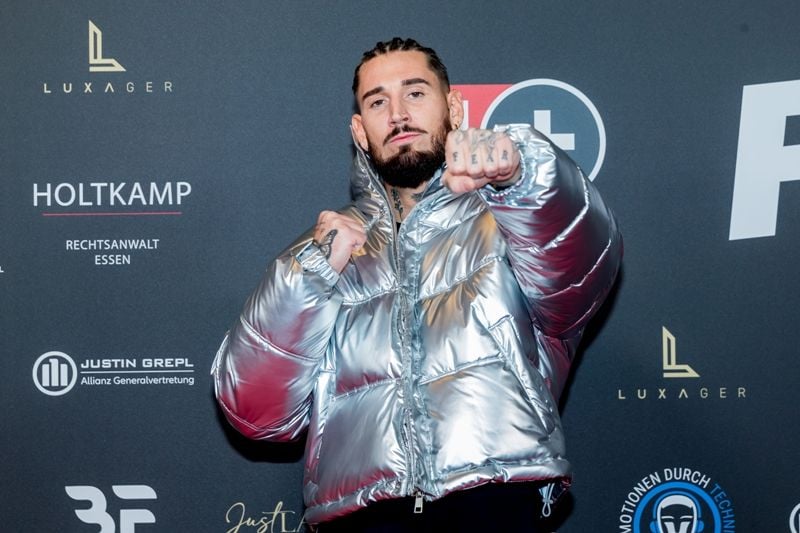 Mike Heiter promoting his brand Luxager