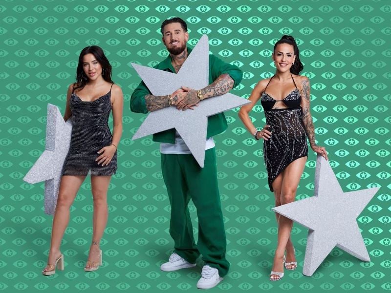Mike Heiter with Elena Miras (right) and Leyla Lahouar (left) in the poster of Promi Big Brother