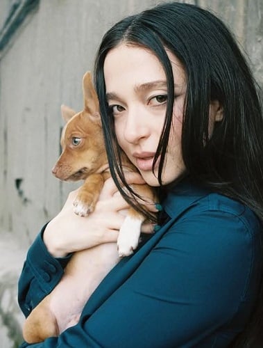 Mikey Madison with her pet dog