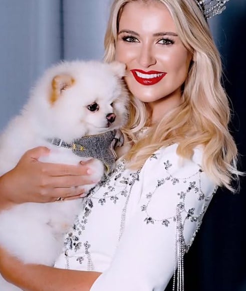 Milla Magee posing with her pet