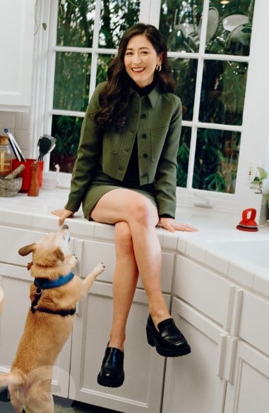 Mina Kimes posing with her pet