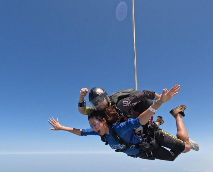 Mira Rajput doing sky diving