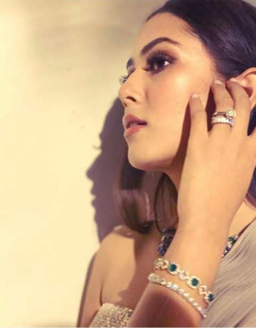Mira Rajput wearing her Engagement ring