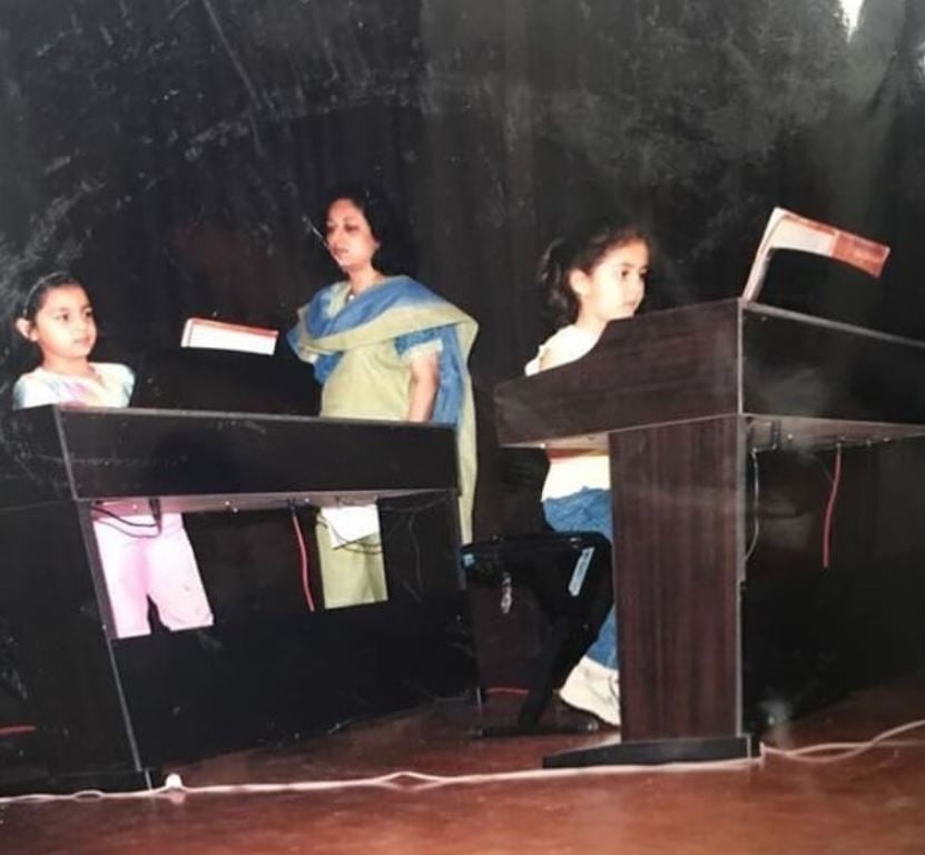 Mira kapoor (right) taking Piano lessons during her school days