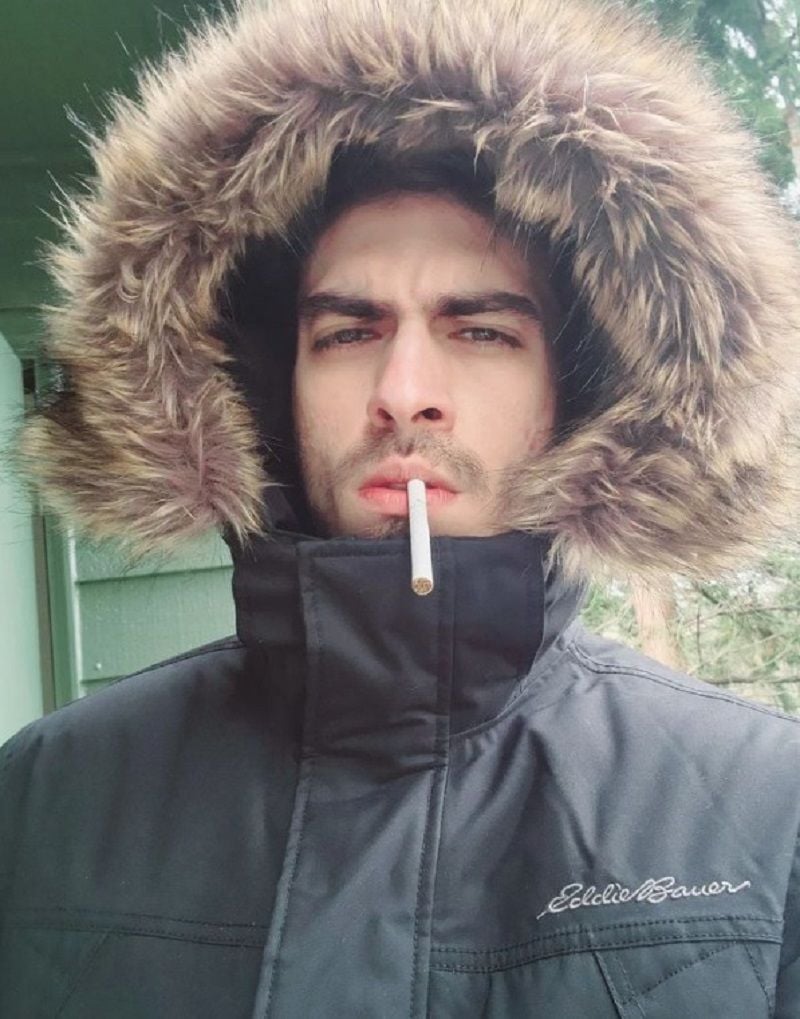 Mirza Bilal smoking ciagratte