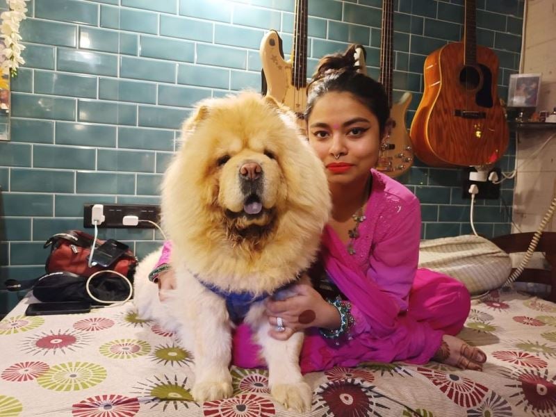 Mohini Dey posing with her pet dog Scarlette