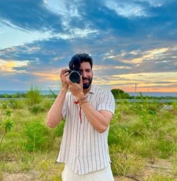 Mohit Chhikara while doing photography