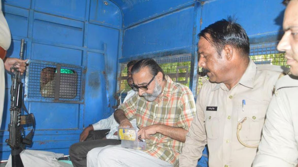 Moninder Singh Pandher being taken to court for hearing