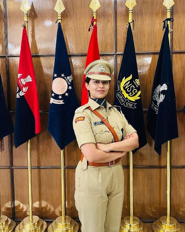 Mudra Gairola after cracking the 2022 UPSC Civil Services Examination