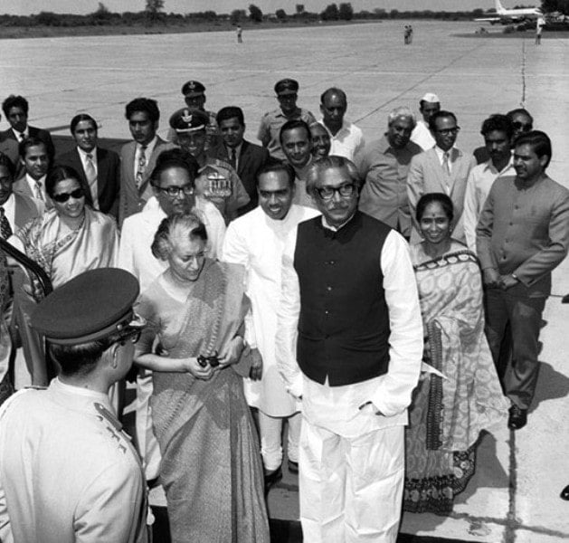 Sheikh Mujibur Rahman at Palam Airport being recieved by the then Prime Minister of India, Indira Gandhi and her cabinet ministers