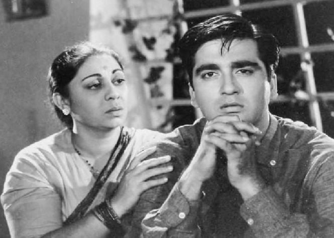 Mumtaz Begum with Sunil Dutt in a scene from the film Ek Phool Char Kaante