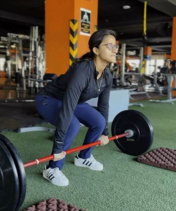 Muneeba Ali in the gym doing exercise