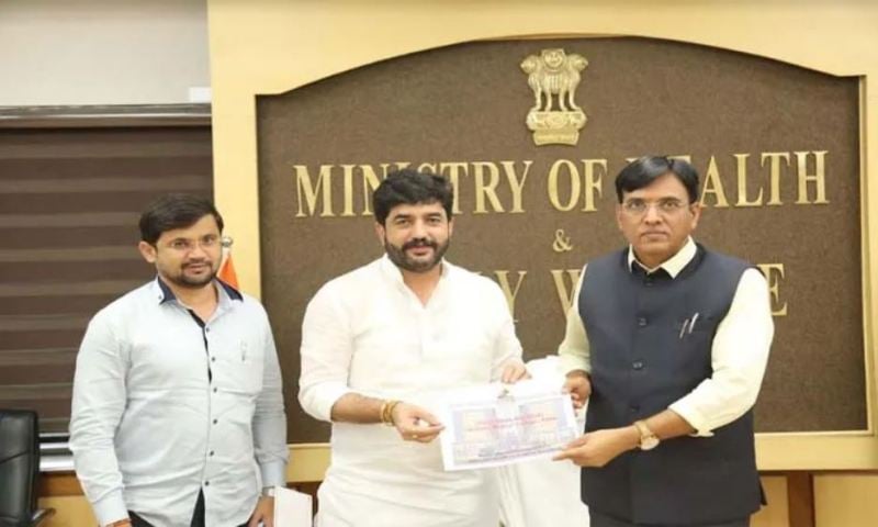 Murlidhar Mohol with The Union Health Minister taking the final approval of Pune Municipal Medical College