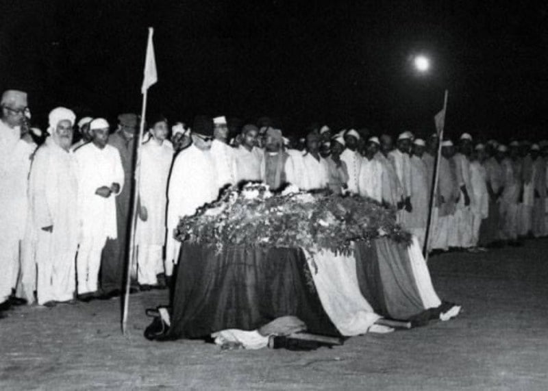 Namaaz being offered on the coffin of Usman