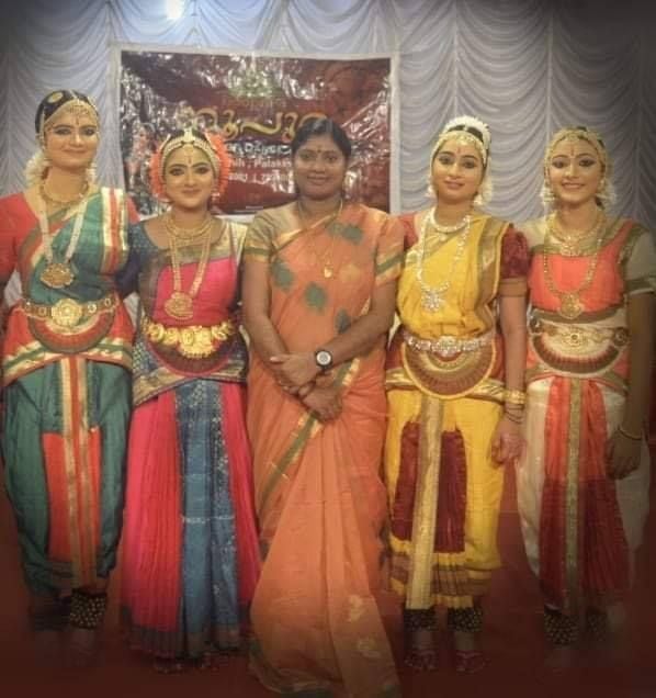 Nandana Varma with her dance group