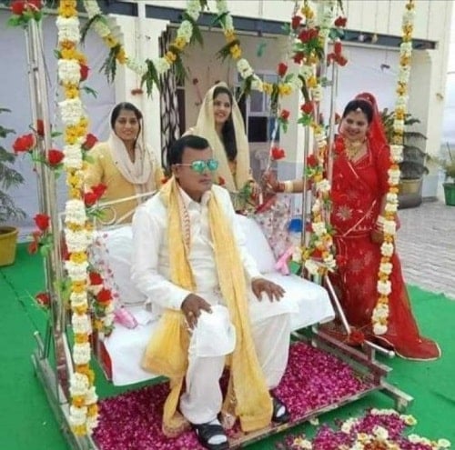 Narayan Sakar Hari with his followers