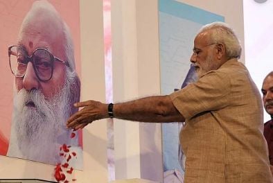Narendra Modi paying tribute to Nanaji Deshmukh on his Jayanti