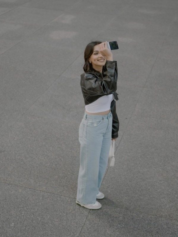 Navi Brar in a still from an advertisement for Samsung Galaxy Z Flip5