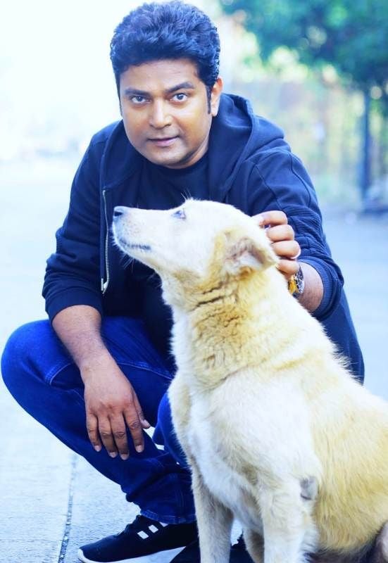 Navin Prabhakar with his pet dog