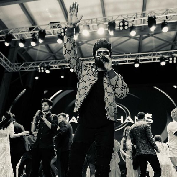 Navraj Hans while performing live at an event organised at the Titanic Mardan Palace in Istanbul, Turkey
