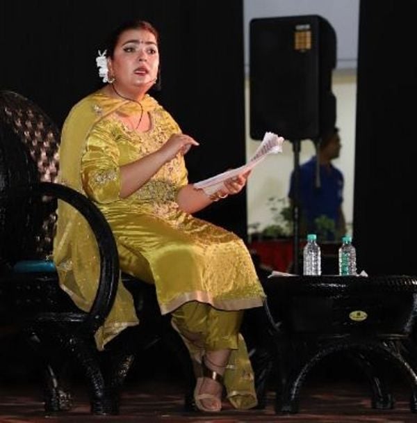 Nayani Dixit narrating a story in Gaatha Mahotsav