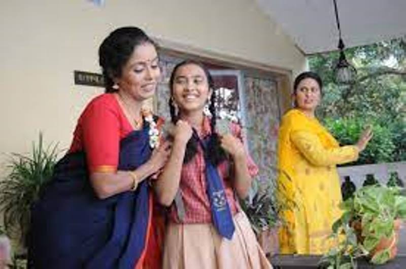 Neelu Kohli in a still from the 2009 comedy film 