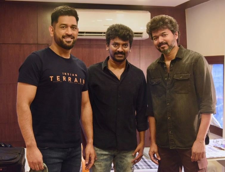 Nelson Dilipkumar with MS Dhoni (left) and Vijay (right)